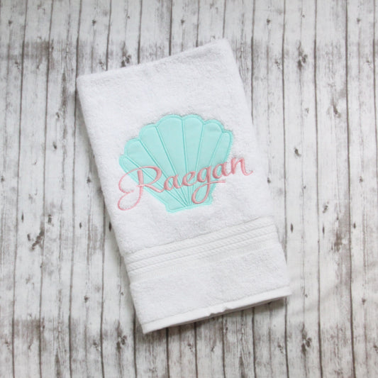 Embroidered Seashell bath hand towel, monogrammed Shell hand towel, Ocean Bath Decor, Beach bathroom decor